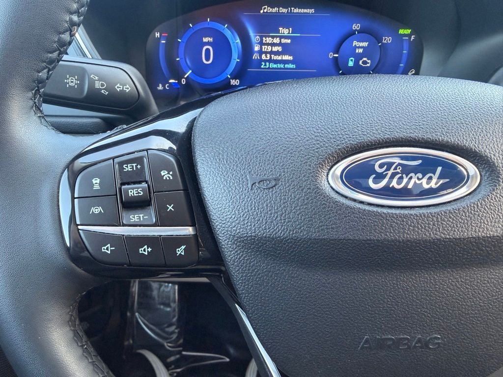 2022 Ford Escape Hybrid Titanium