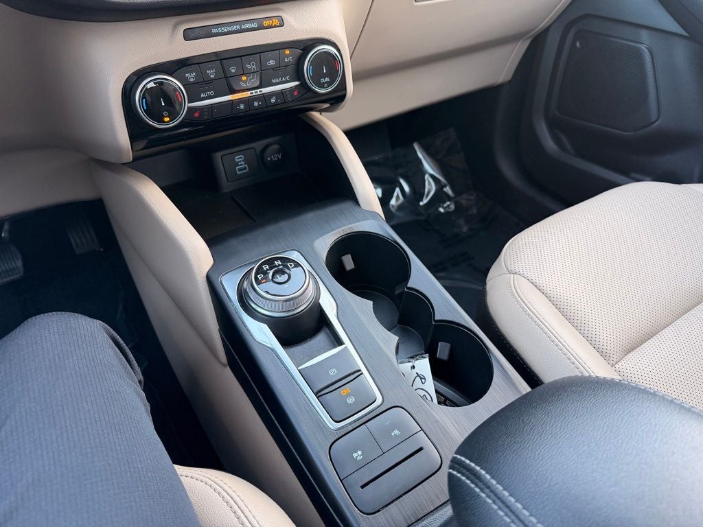 2022 Ford Escape Hybrid Titanium