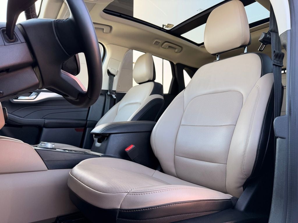 2022 Ford Escape Hybrid Titanium