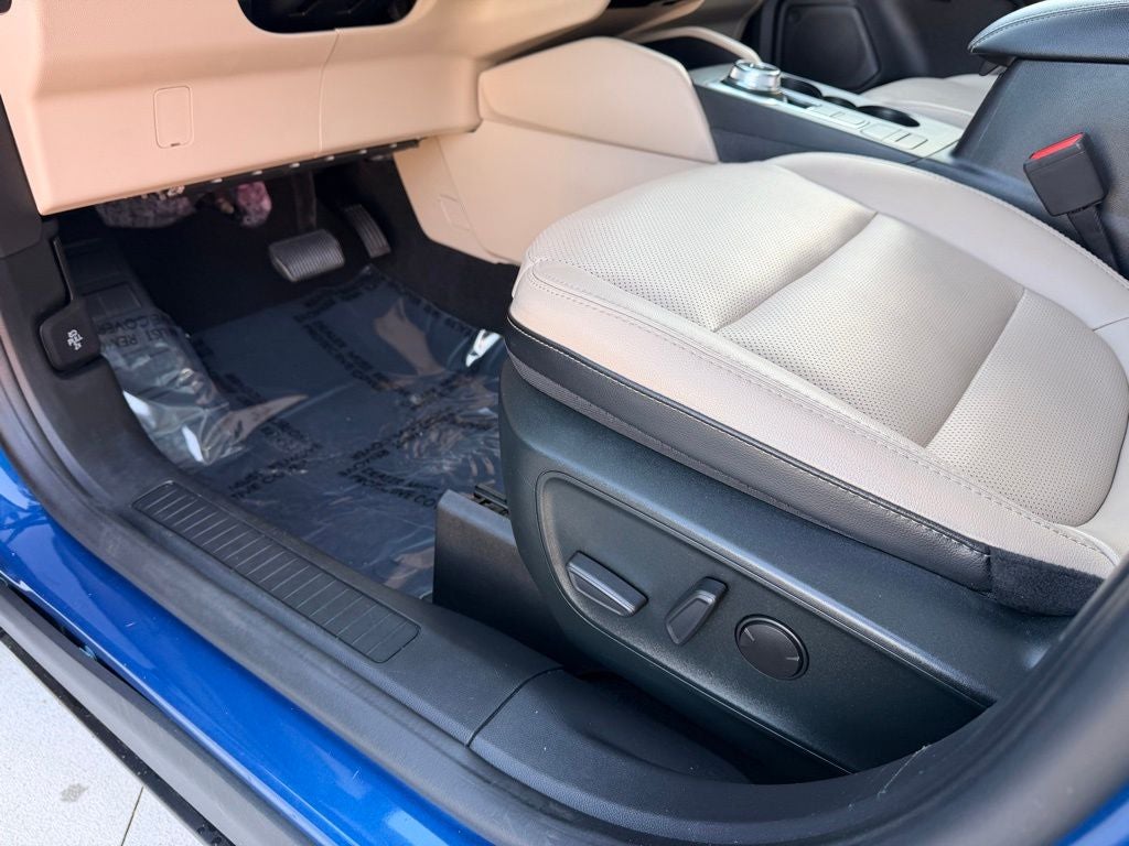 2022 Ford Escape Hybrid Titanium