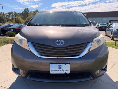 2014 Toyota Sienna XLE 8 Passenger