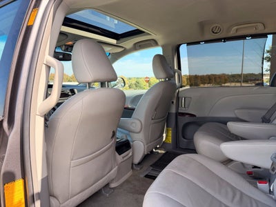 2014 Toyota Sienna XLE 8 Passenger