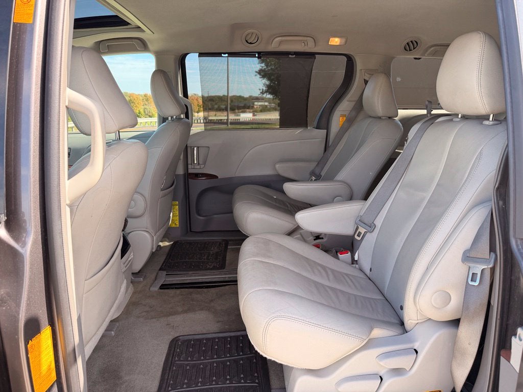 2014 Toyota Sienna XLE 8 Passenger
