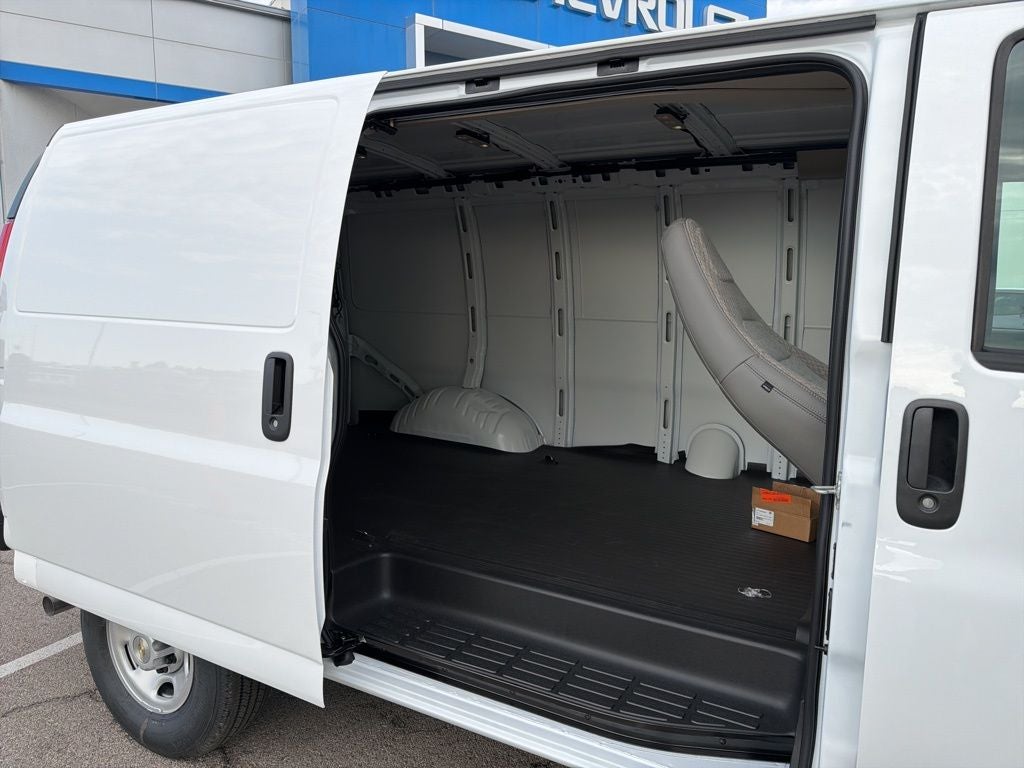 2026 Chevrolet Express 2500 Work Van Cargo