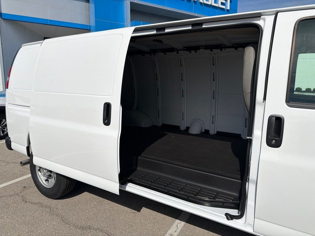 2026 Chevrolet Express 2500 Work Van Cargo