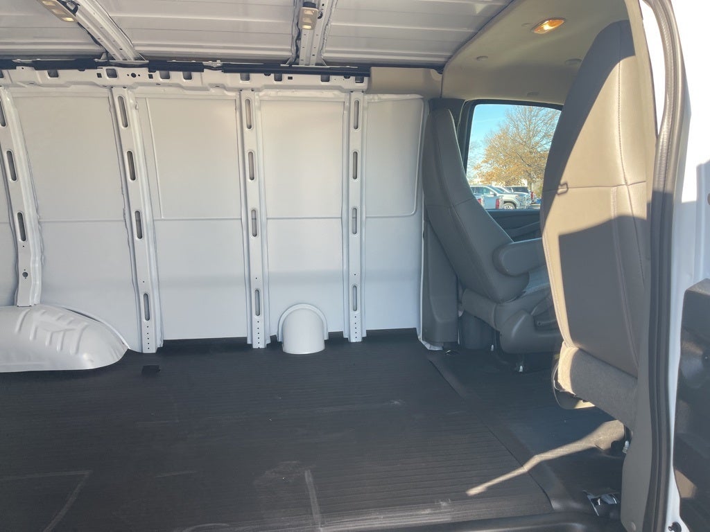 2025 Chevrolet Express 3500 Work Van Cargo