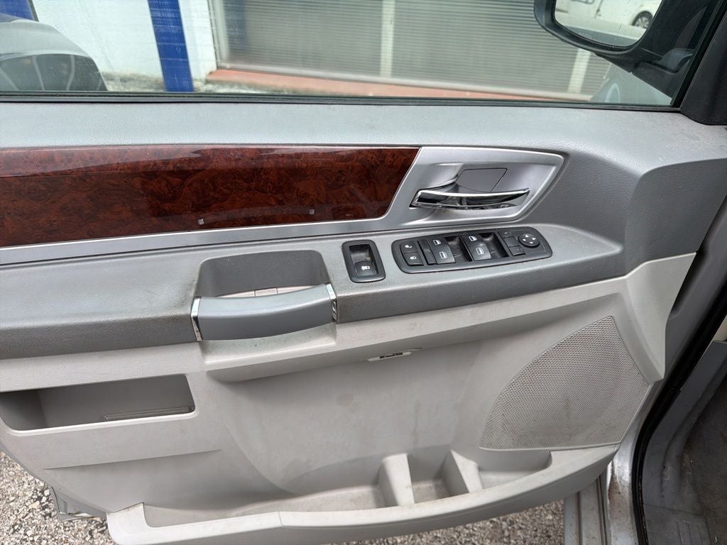 2010 Chrysler Town & Country Touring