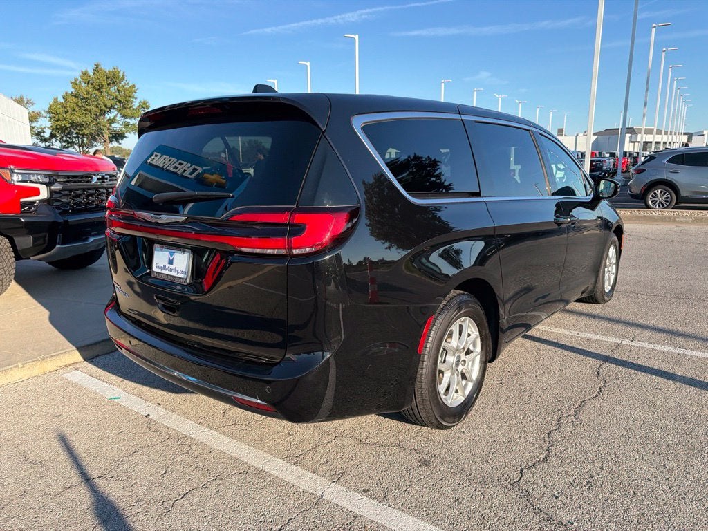 2025 Chrysler Pacifica Select