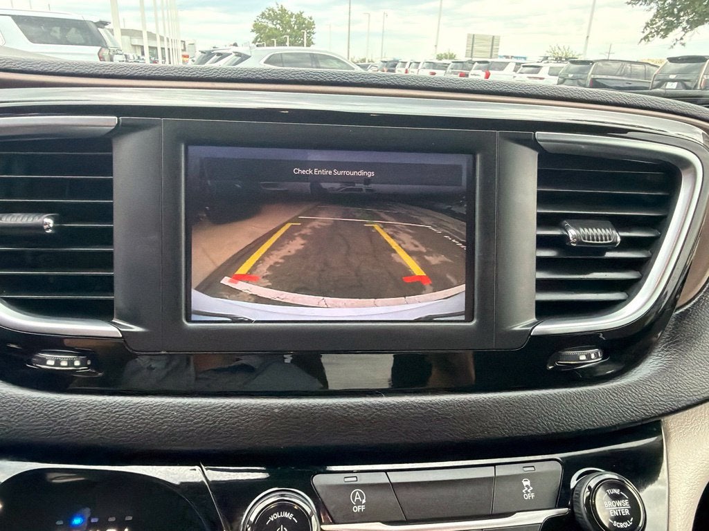 2022 Chrysler Voyager LX