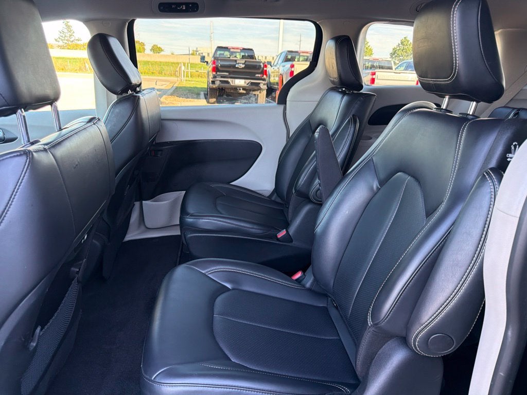 2023 Chrysler Pacifica Hybrid Touring L