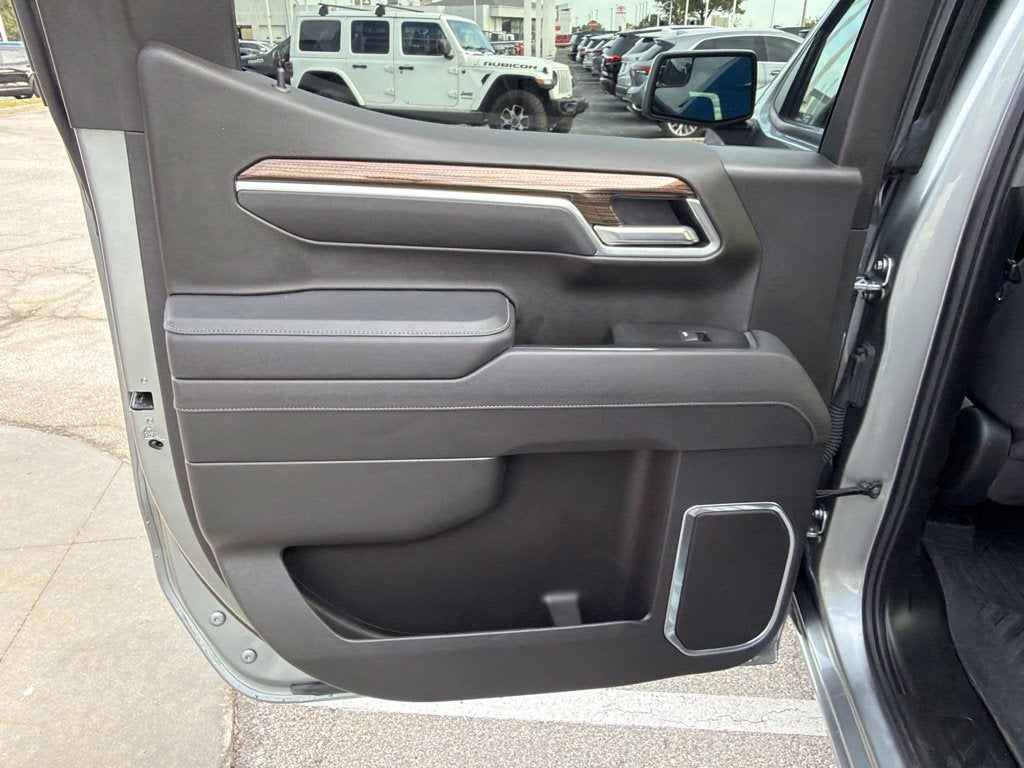 2025 Chevrolet Silverado 1500 LT LT1
