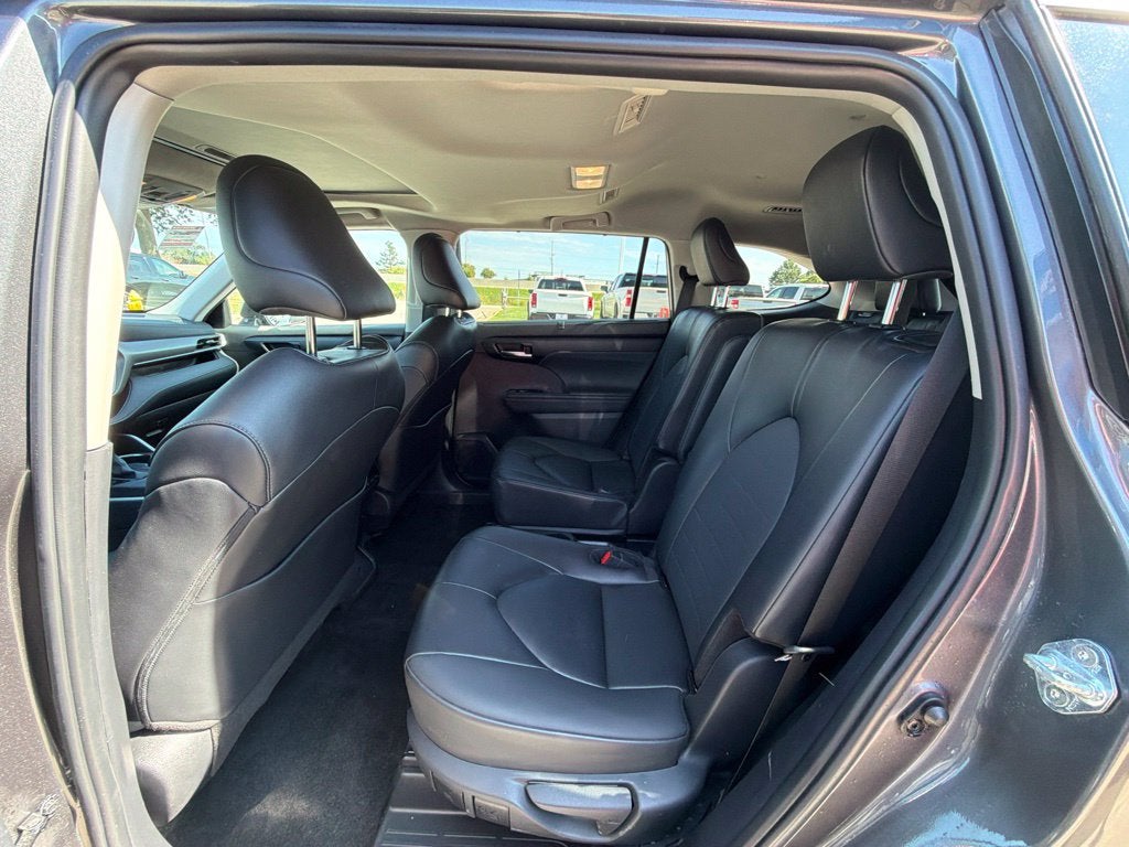 2025 Toyota Highlander XLE