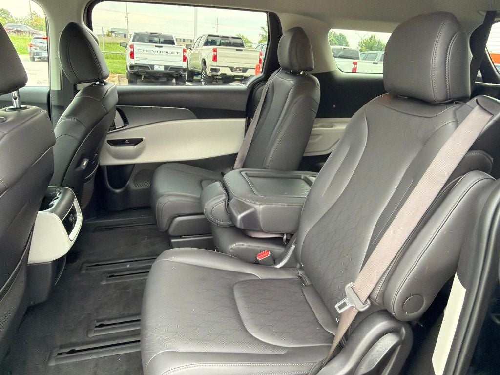 2024 Kia Carnival LX Seat Package