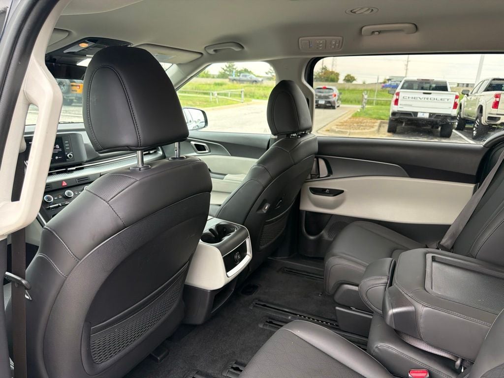 2024 Kia Carnival LX Seat Package