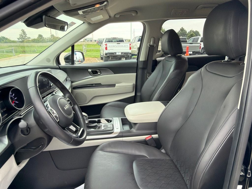 2024 Kia Carnival LX Seat Package