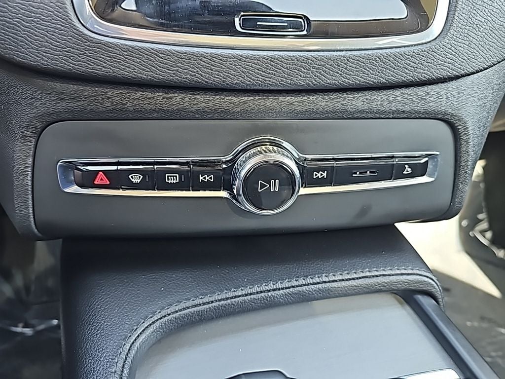 2023 Volvo XC90 B5 Core