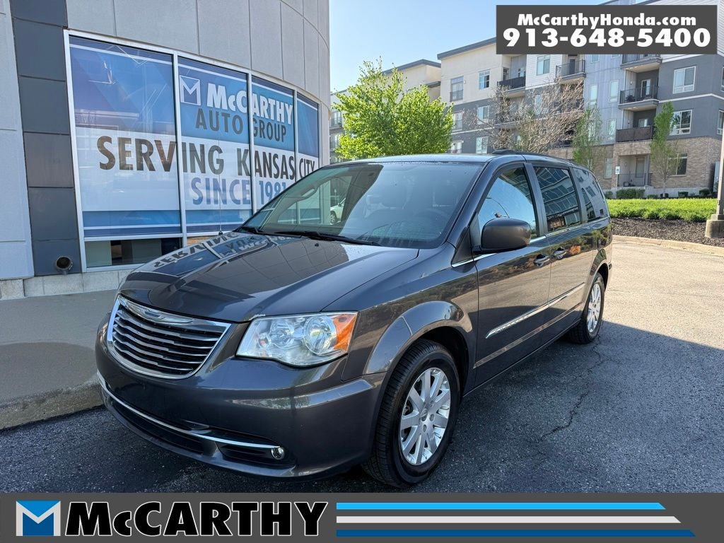 2016 Chrysler Town & Country Touring