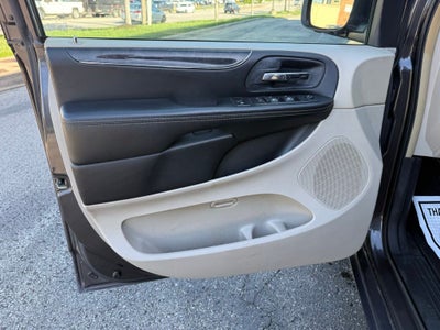 2016 Chrysler Town & Country Touring