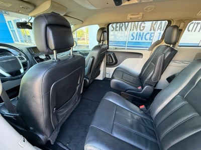 2016 Chrysler Town & Country Touring