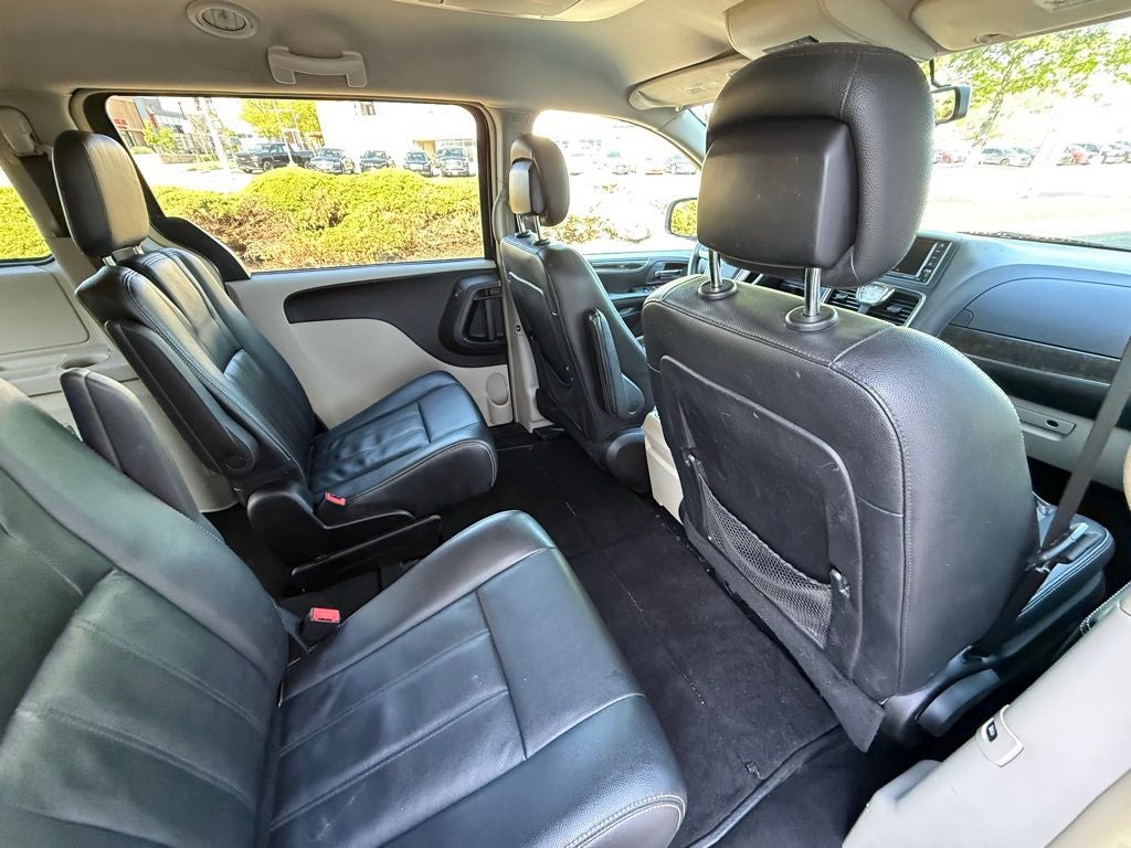 2016 Chrysler Town & Country Touring