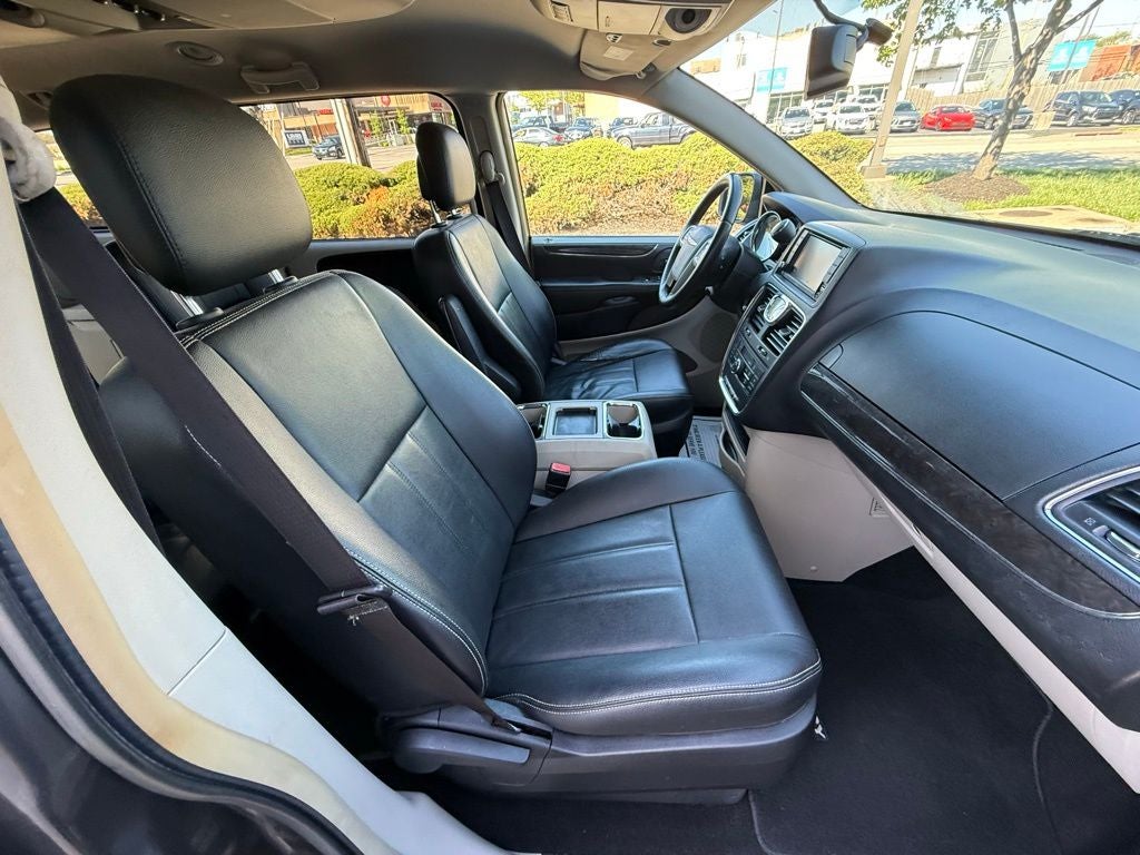 2016 Chrysler Town & Country Touring