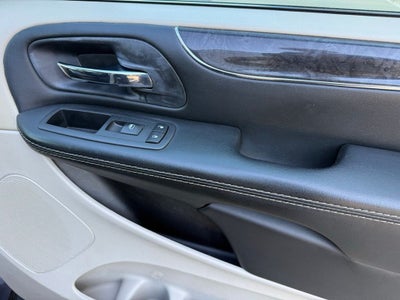 2016 Chrysler Town & Country Touring