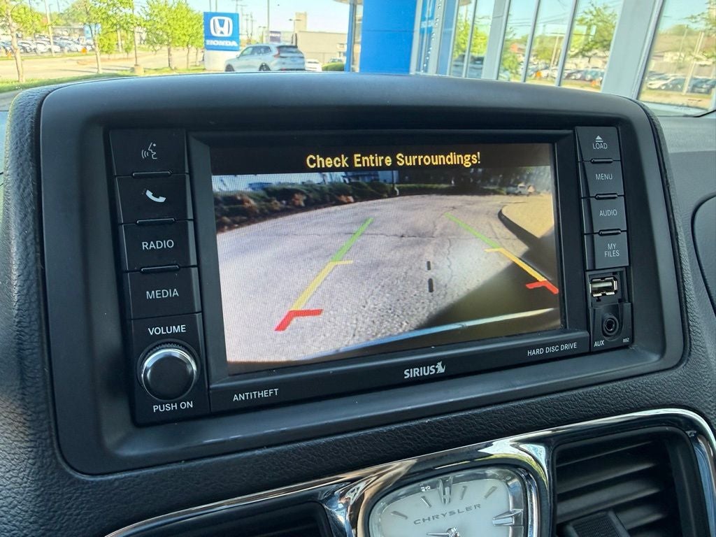 2016 Chrysler Town & Country Touring