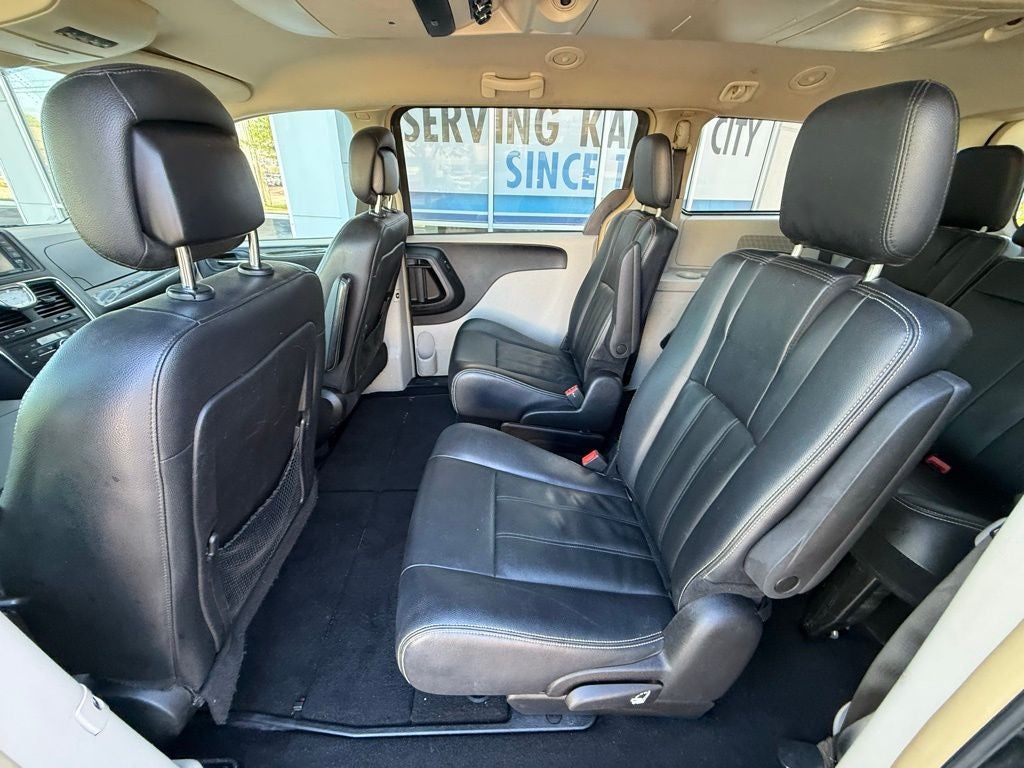 2016 Chrysler Town & Country Touring