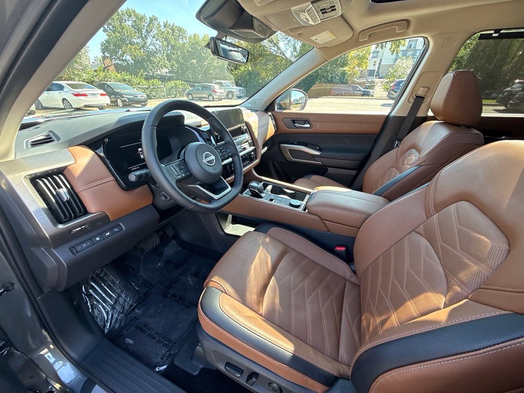 2025 Nissan Pathfinder Platinum