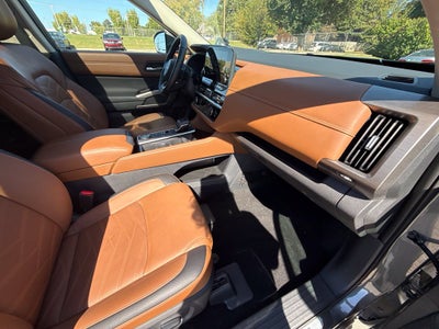 2025 Nissan Pathfinder Platinum