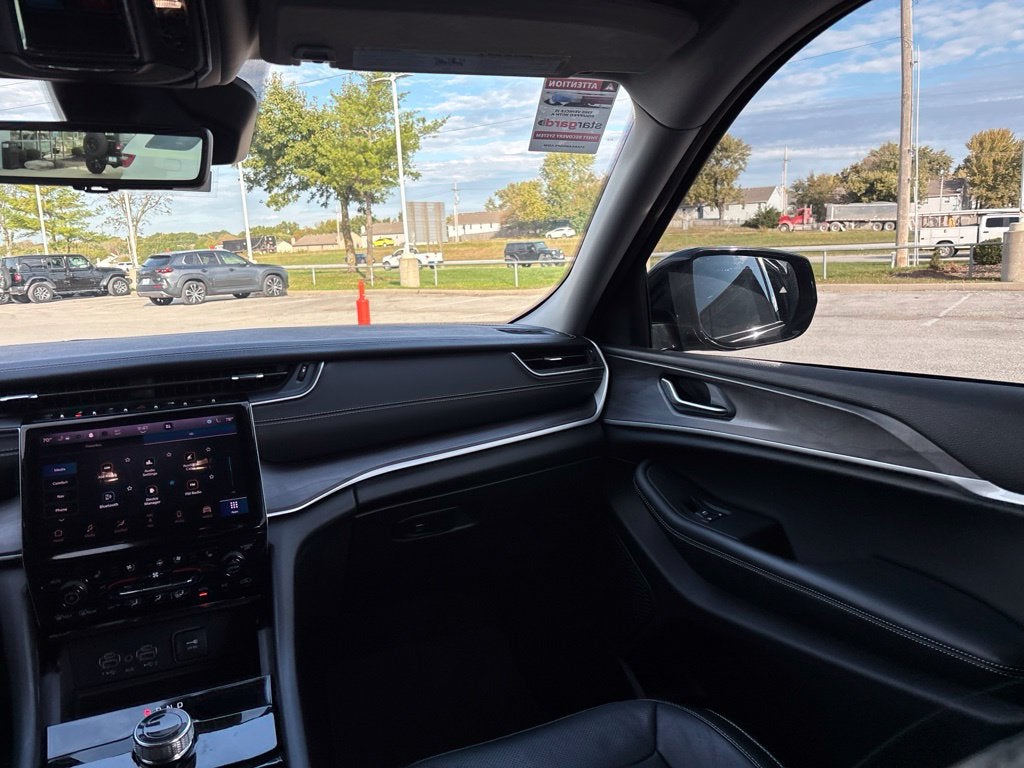 2023 Jeep Grand Cherokee Limited 4x2
