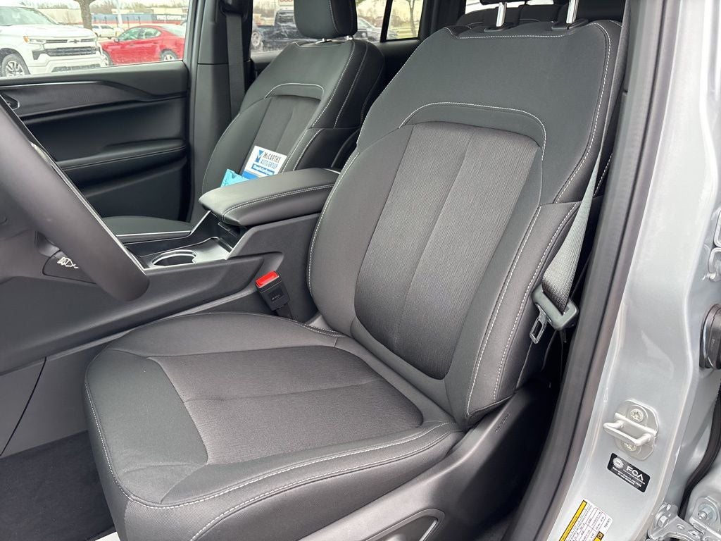 2026 Jeep Grand Cherokee Laredo