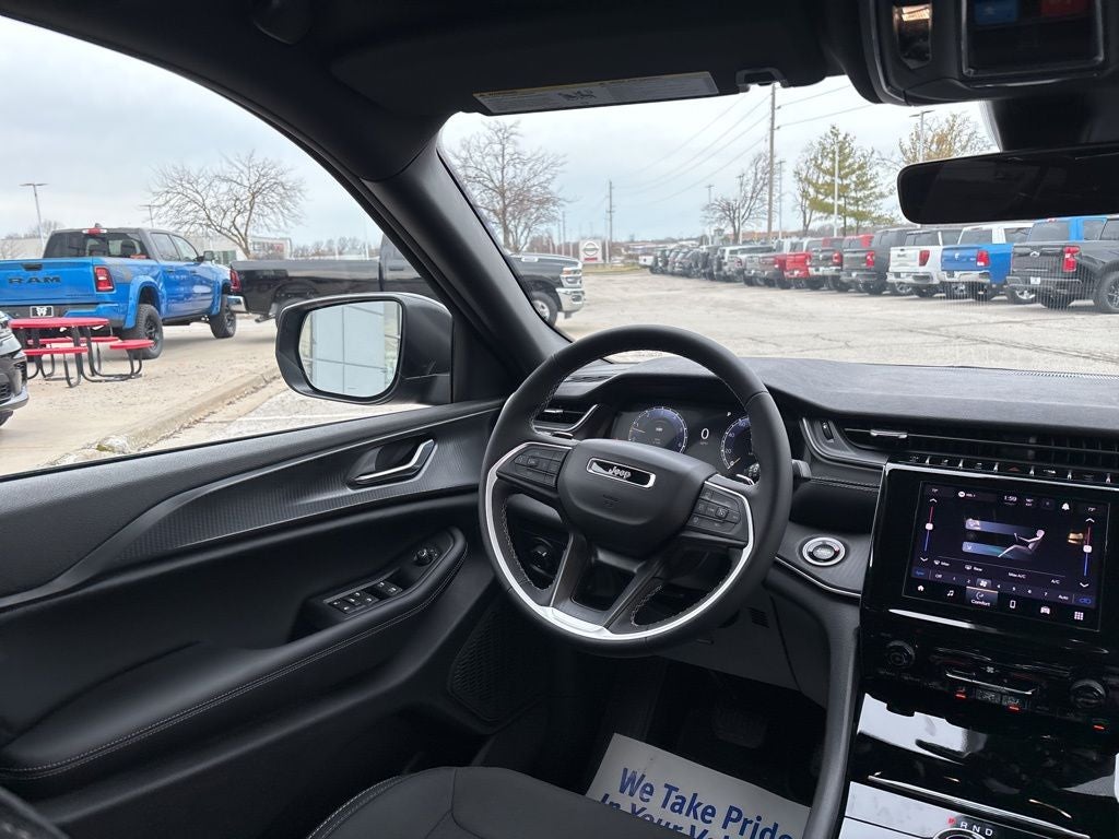 2026 Jeep Grand Cherokee Laredo