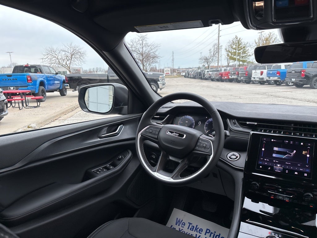 2026 Jeep Grand Cherokee Laredo