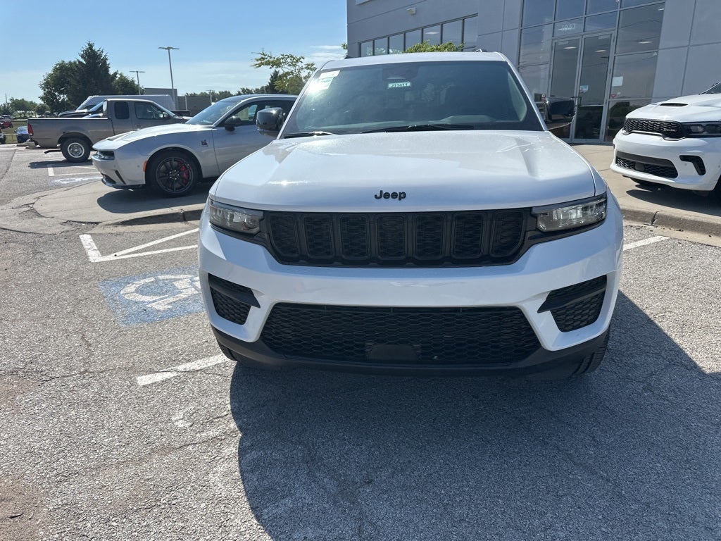 2025 Jeep Grand Cherokee Laredo