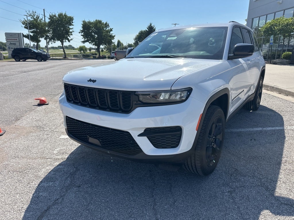2025 Jeep Grand Cherokee Laredo