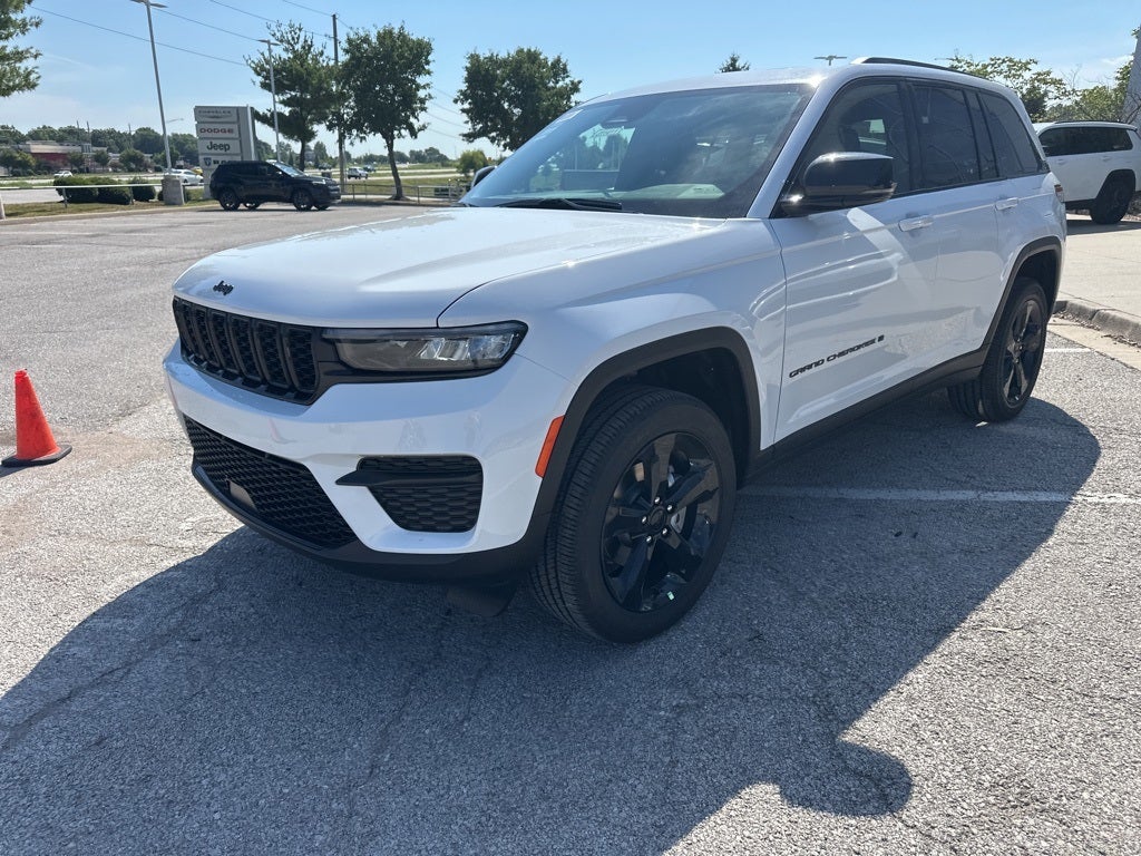 2025 Jeep Grand Cherokee Laredo