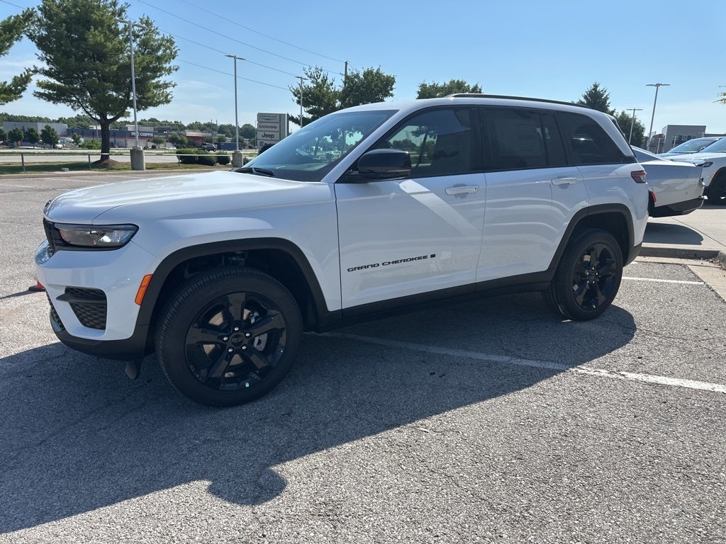 2025 Jeep Grand Cherokee Laredo