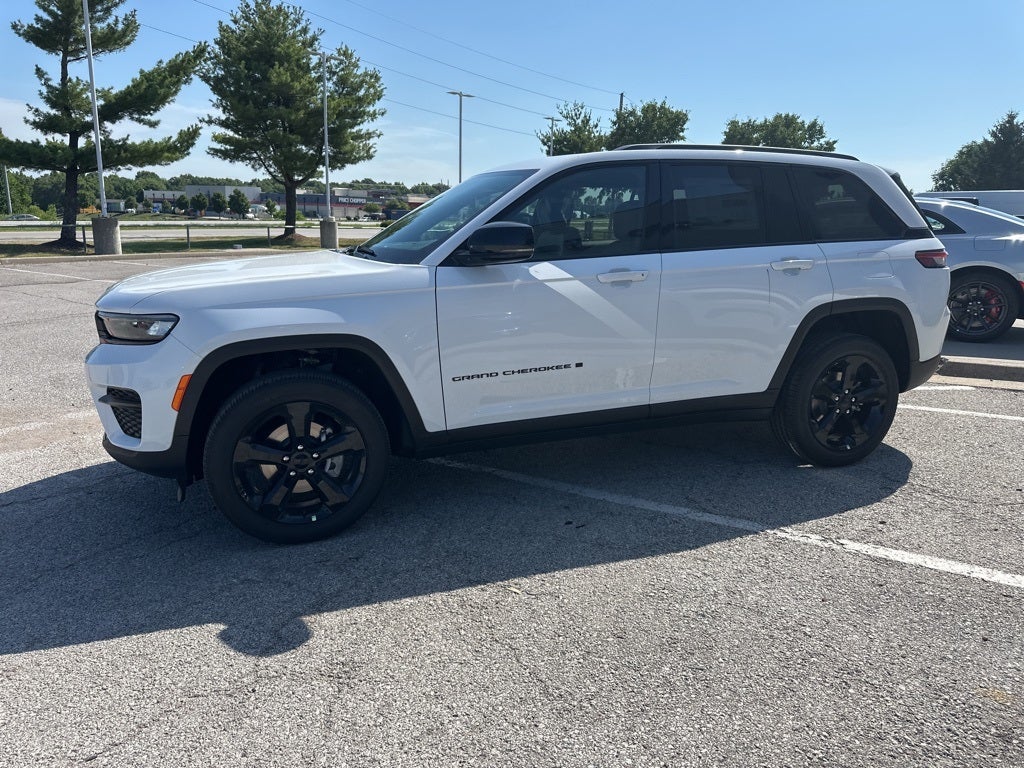 2025 Jeep Grand Cherokee Laredo