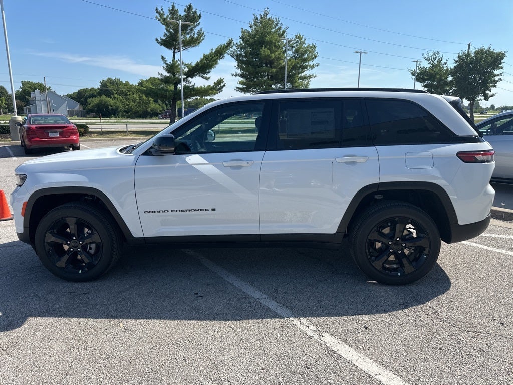 2025 Jeep Grand Cherokee Laredo