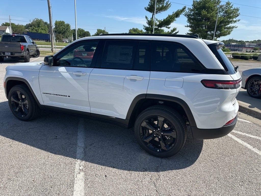 2025 Jeep Grand Cherokee Laredo