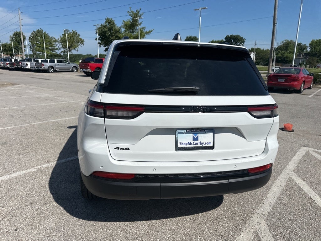 2025 Jeep Grand Cherokee Laredo
