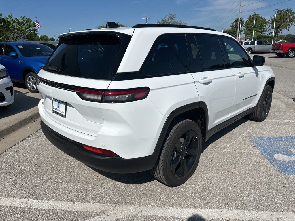 2025 Jeep Grand Cherokee Laredo