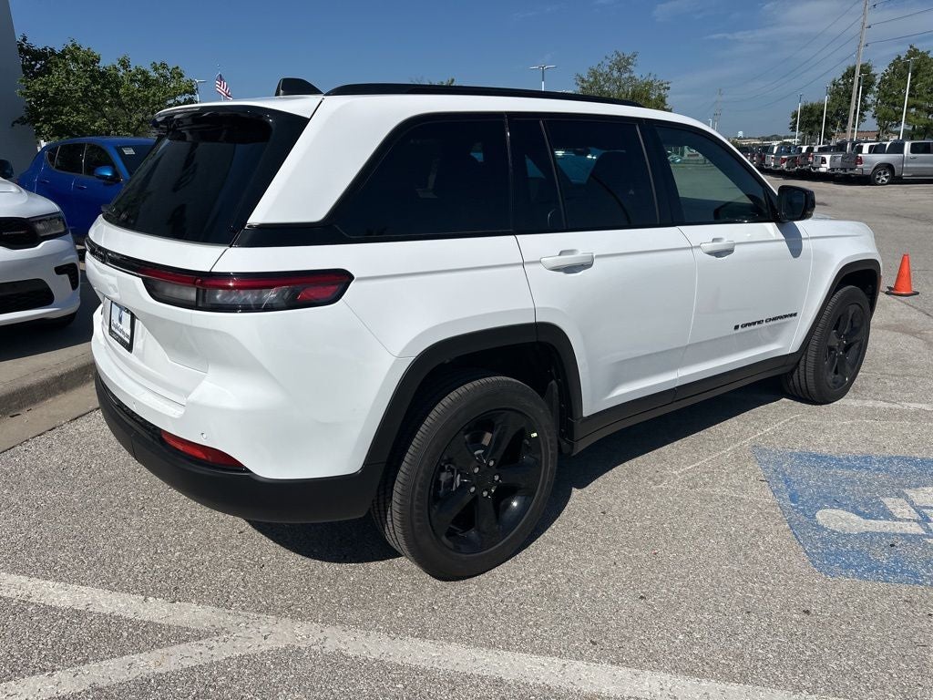 2025 Jeep Grand Cherokee Laredo