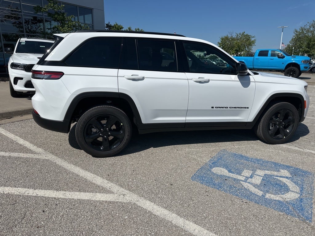 2025 Jeep Grand Cherokee Laredo