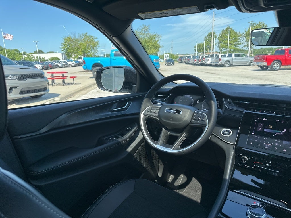 2025 Jeep Grand Cherokee Laredo