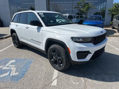 2025 Jeep Grand Cherokee Laredo