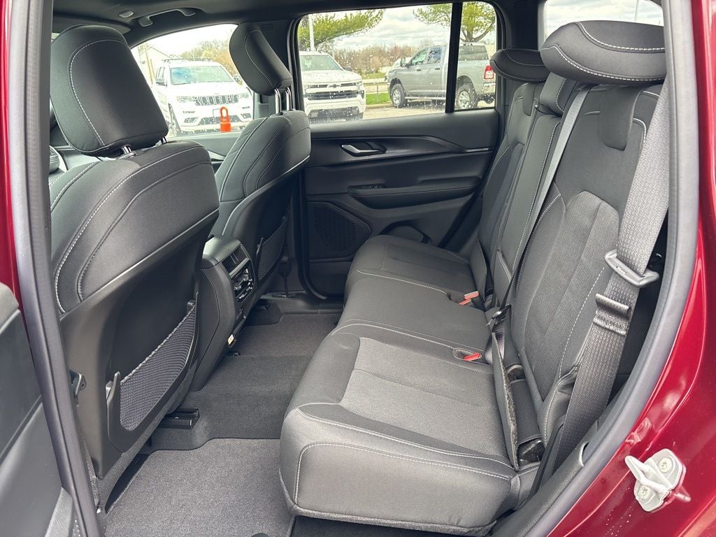 2026 Jeep Grand Cherokee Laredo