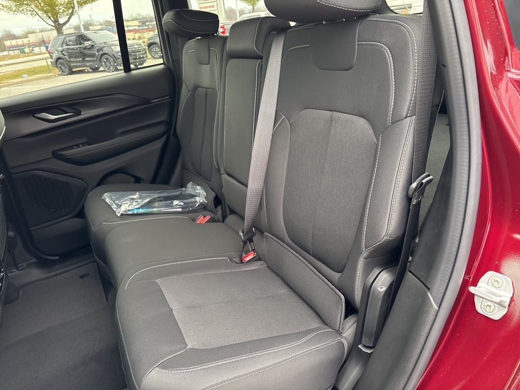 2026 Jeep Grand Cherokee Laredo