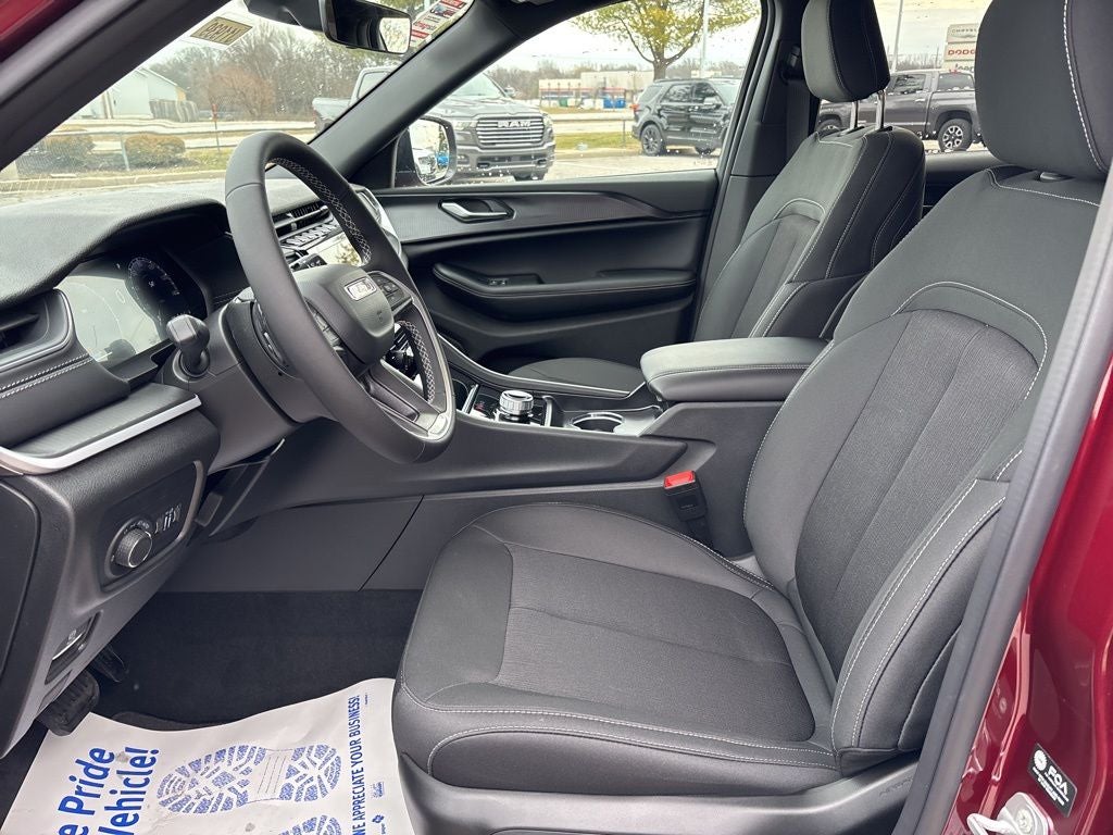 2026 Jeep Grand Cherokee Laredo